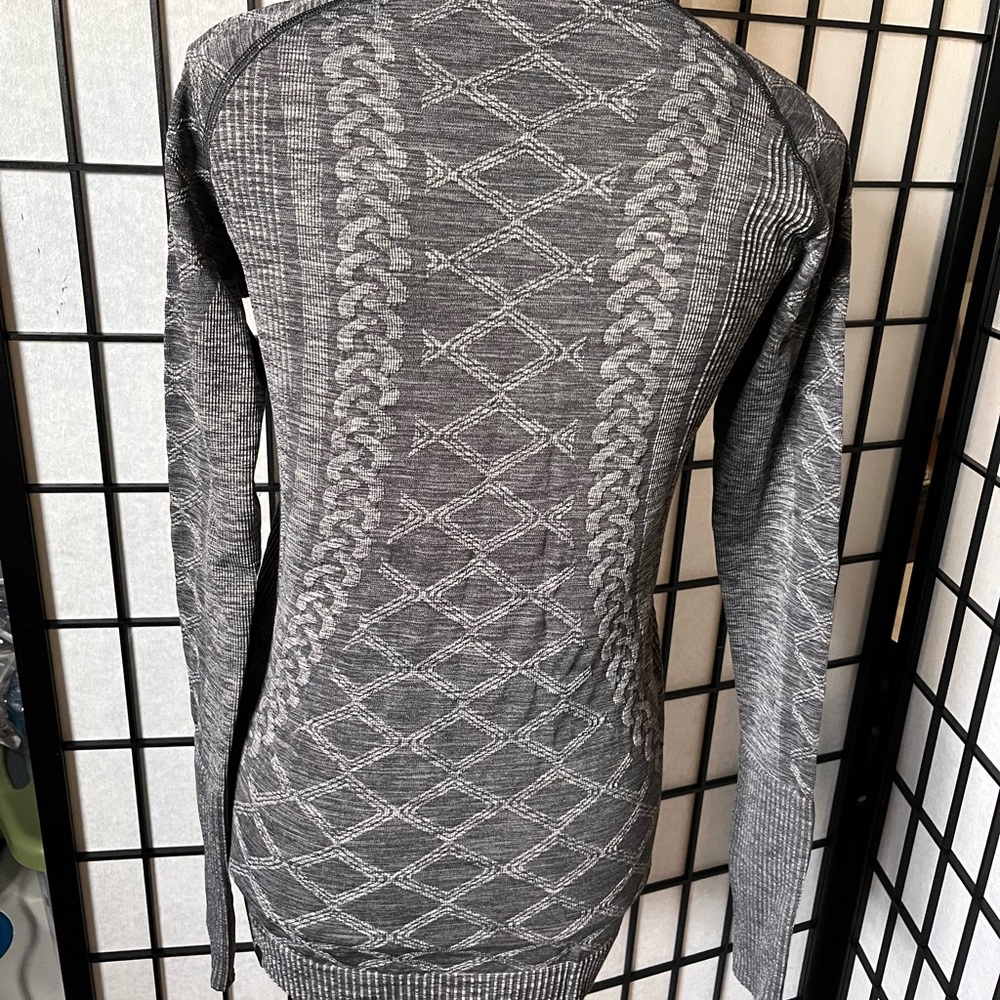 Lululemon Gray Patterned Women's Sweater - Picture 3 of 4